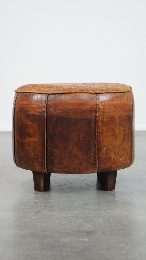Image 1 of Ronde Hocker Gemaakt Van Schapenleer