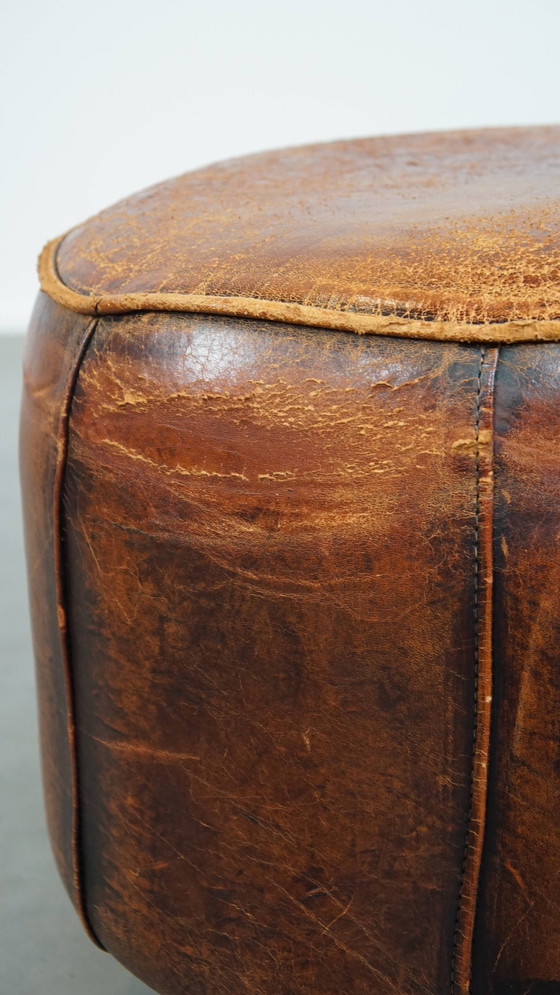 Image 1 of Ronde Hocker Gemaakt Van Schapenleer