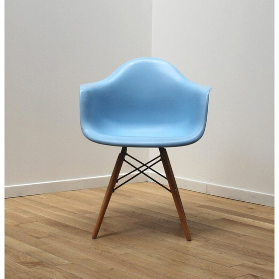 Image 1 of Paar vintage plastic en houten stoelen van Charles en Ray Eames