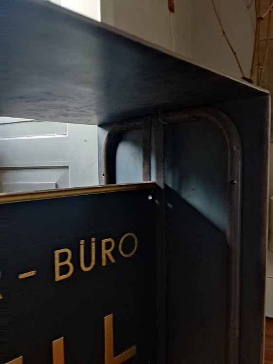 Image 1 of Console, bar trolley, modern industrieel, Boell, uniek stuk, ruw staal, oprolbaar, zwart-goud