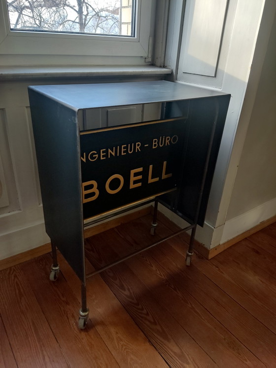 Image 1 of Console, bar trolley, modern industrieel, Boell, uniek stuk, ruw staal, oprolbaar, zwart-goud