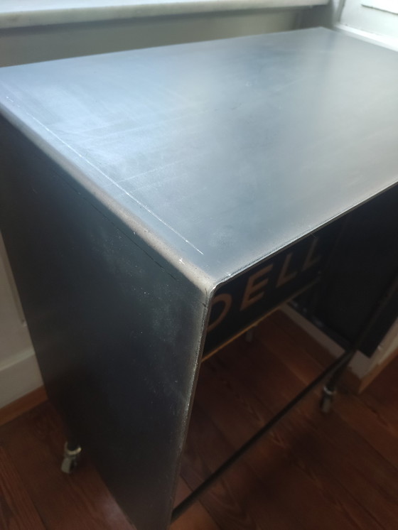 Image 1 of Console, bar trolley, modern industrieel, Boell, uniek stuk, ruw staal, oprolbaar, zwart-goud