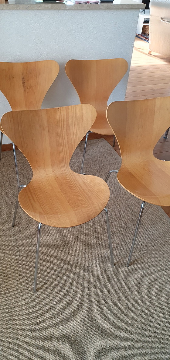 Image 1 of Fritz Hansen tafel + 4x vlinderstoel