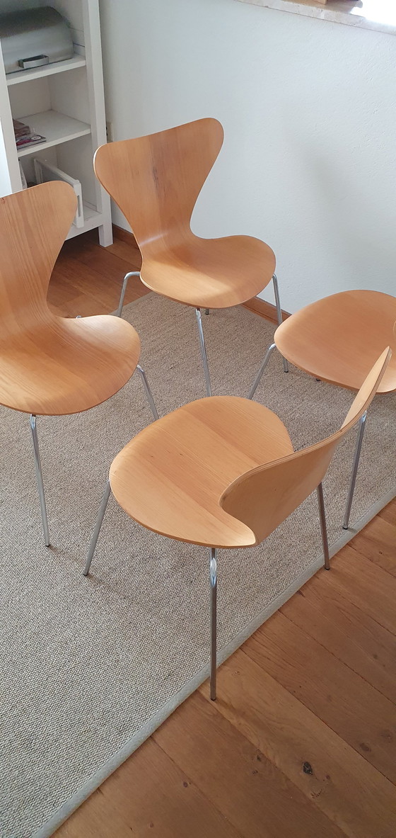 Image 1 of Fritz Hansen tafel + 4x vlinderstoel