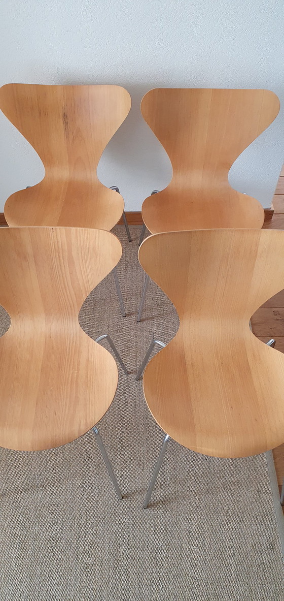 Image 1 of Fritz Hansen tafel + 4x vlinderstoel