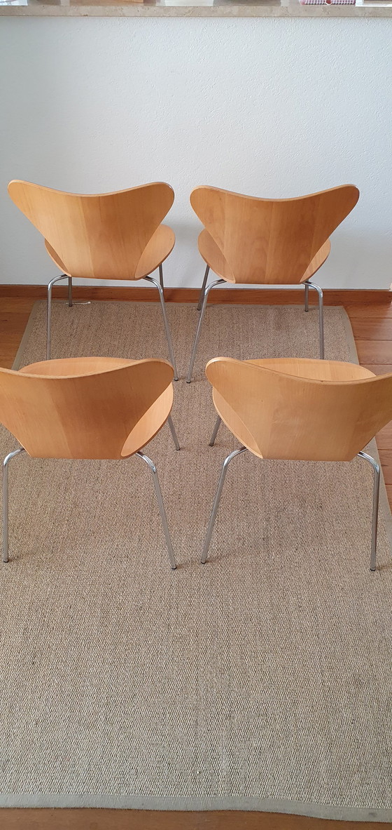 Image 1 of Fritz Hansen tafel + 4x vlinderstoel