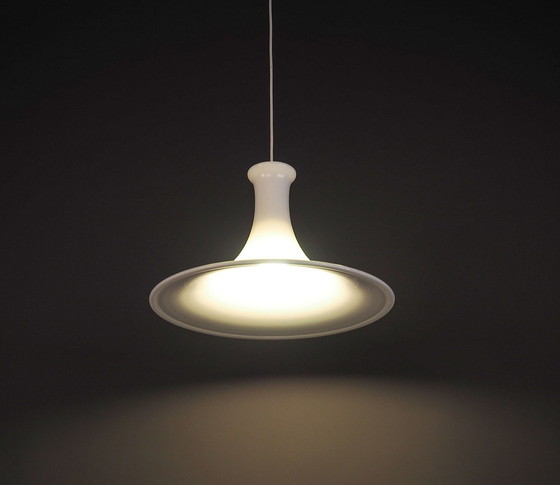 Image 1 of Holmegaard Wit opaline glazen hanglamp Mandarin