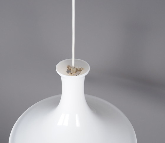 Image 1 of Holmegaard Wit opaline glazen hanglamp Mandarin