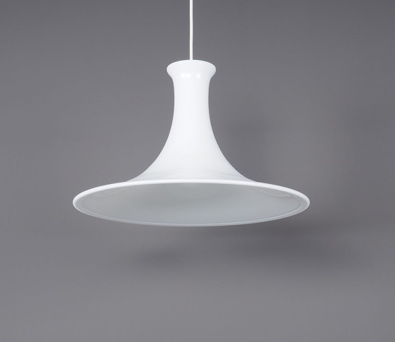 Image 1 of Holmegaard Wit opaline glazen hanglamp Mandarin