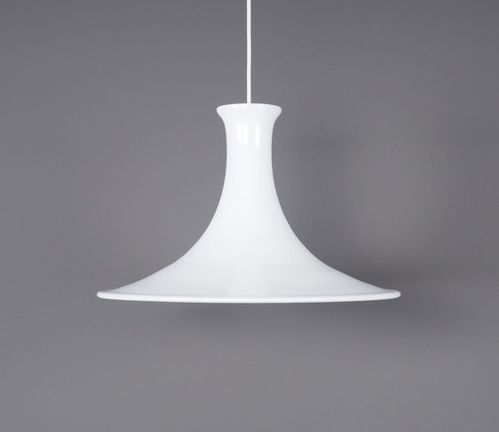 Image 1 of Holmegaard Wit opaline glazen hanglamp Mandarin