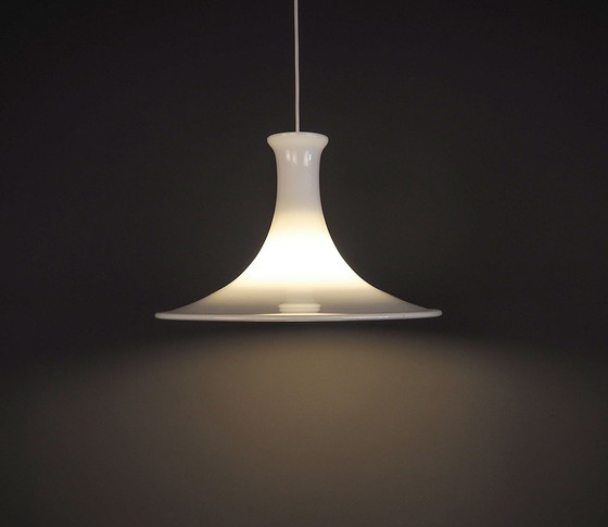 Image 1 of Holmegaard Wit opaline glazen hanglamp Mandarin