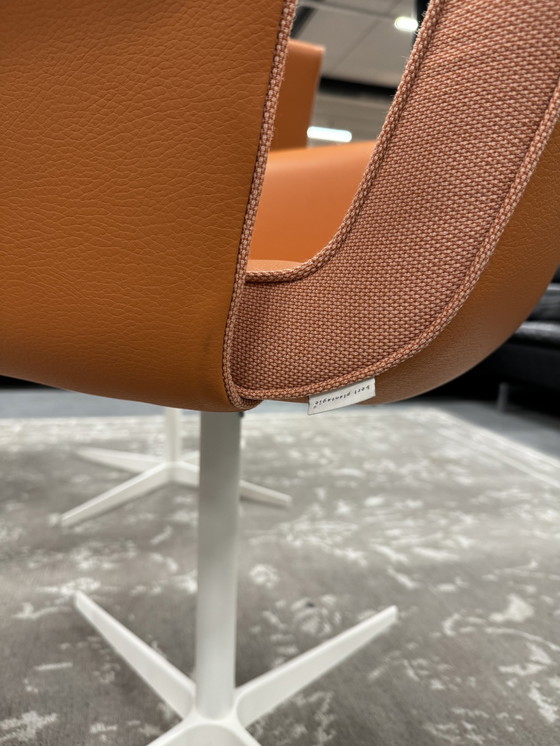 Image 1 of 4 Bert plantagie Joni Draai stoelen oranje