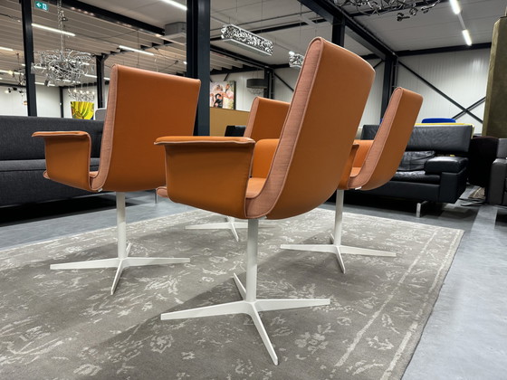 Image 1 of 4 Bert plantagie Joni Draai stoelen oranje