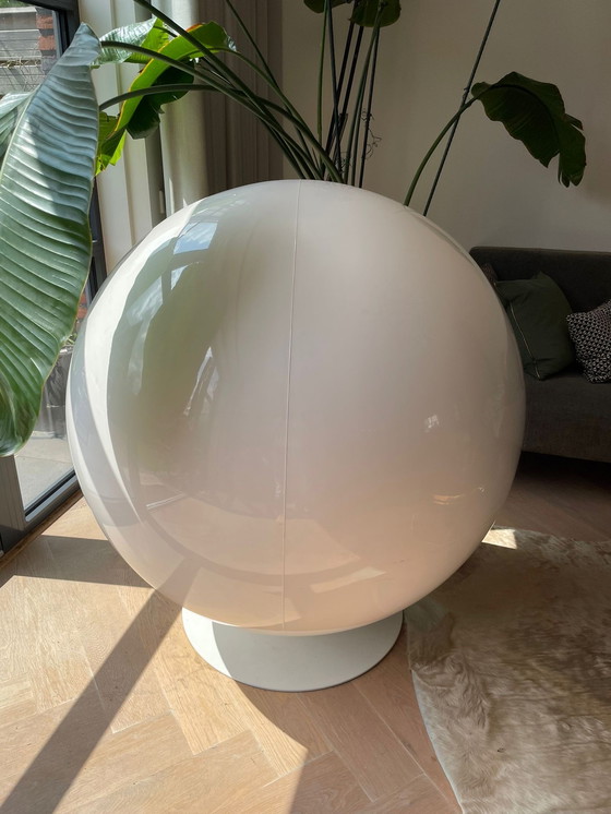 Image 1 of Eero Aarnio Originals Ball Chair wit zwart