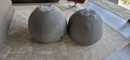 2x Casalis Bonnet Palla Medium poef van Liset van der Scheer