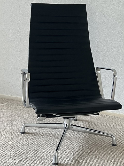 Vitra Ea124 Loungechair Zwart