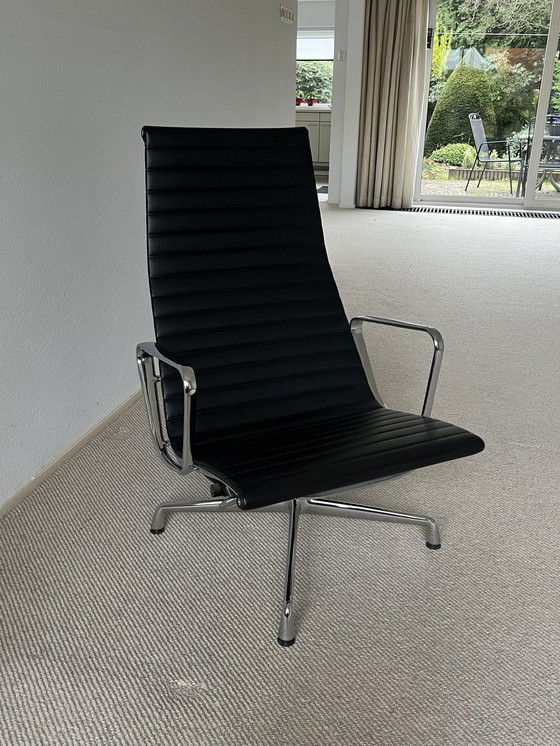 Image 1 of Vitra Ea124 Loungechair Zwart