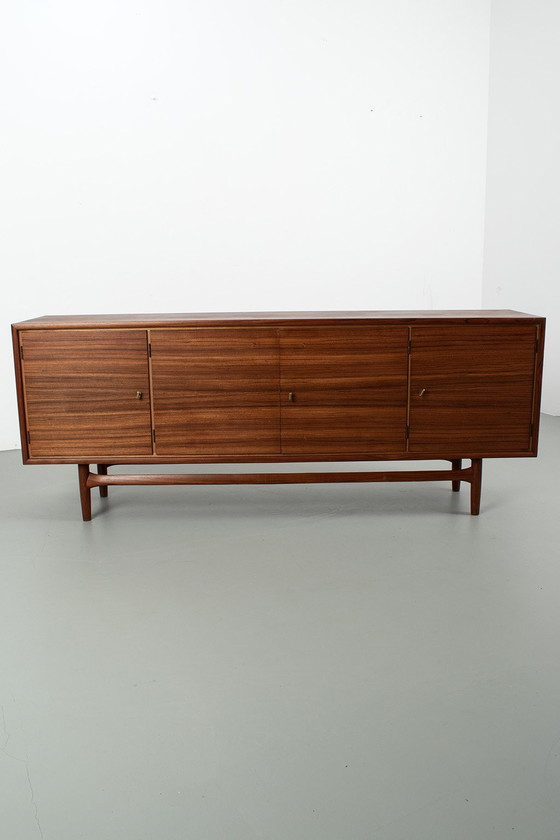 Image 1 of Vintage dressoir met verrassende bar