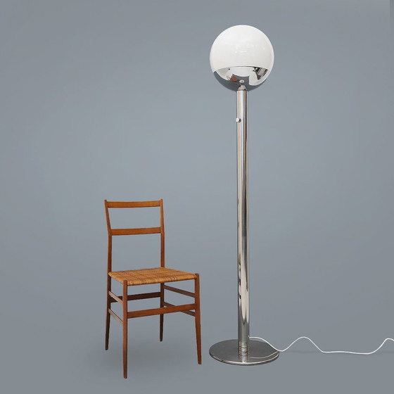 Image 1 of Staande lamp in verchroomd metaal en glas van Luci, 1970S