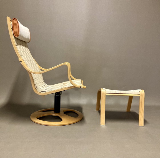 Image 1 of Scandinavische design draaifauteuil en voetenbank.