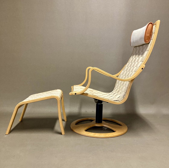 Image 1 of Scandinavische design draaifauteuil en voetenbank.