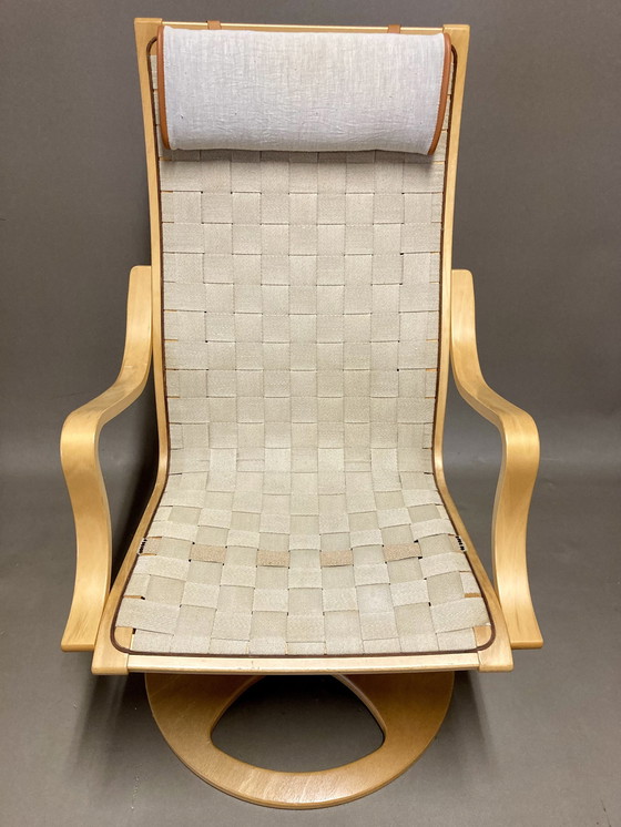 Image 1 of Scandinavische design draaifauteuil en voetenbank.