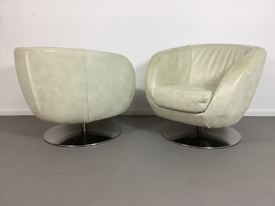 Image 1 of 2 Vintage Italiaanse Zwaar Lederen Tulip Design Fauteuils 