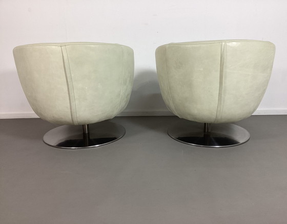 Image 1 of 2 Vintage Italiaanse Zwaar Lederen Tulip Design Fauteuils 