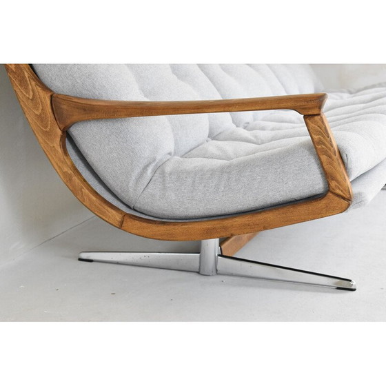 Image 1 of Vintage scandinavische bank met lichtgrijze stof 1960