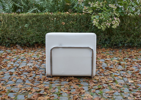 Image 1 of 2x Witte stoelen met buisframe