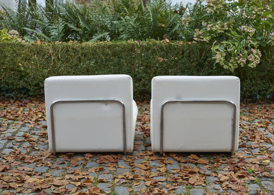 Image 1 of 2x Witte stoelen met buisframe