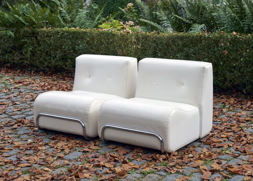 2x Witte stoelen met buisframe