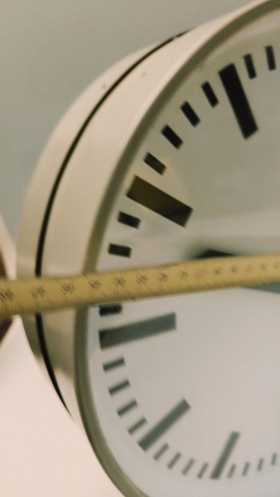 Image 1 of Siemens Dubbelzijdige Industriele Stationsklok School Klok