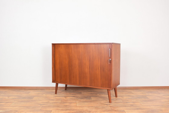 Image 1 of Mid Century Deense teakhouten jaloeziedeur dressoir, 1960S.