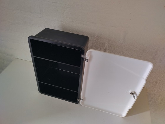 Image 1 of Medicijn / Toilet Kastje Bakeliet - Vintage