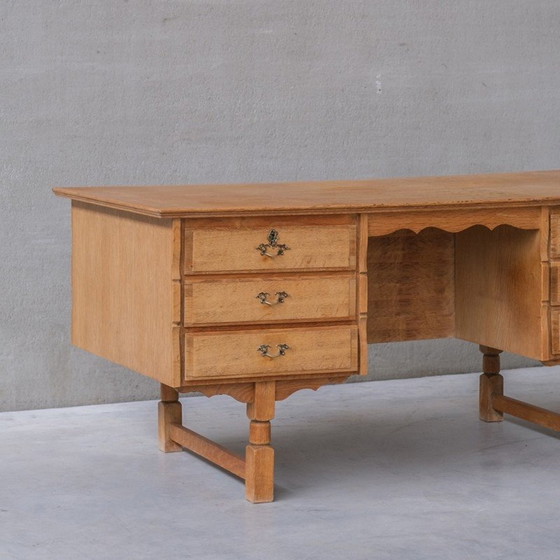 Image 1 of Deens eikenhouten bureau Mid Century, 1960