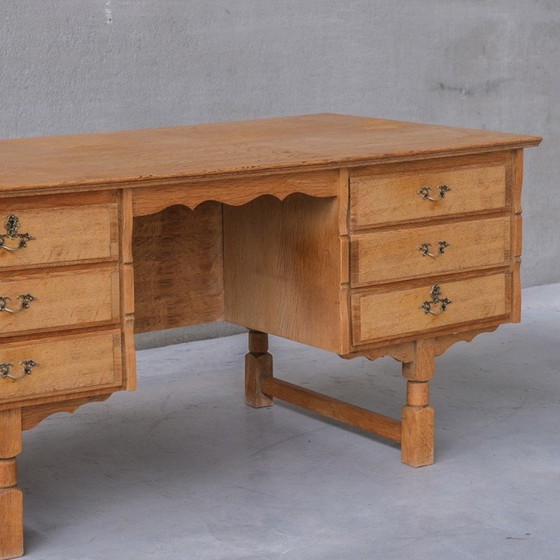 Image 1 of Deens eikenhouten bureau Mid Century, 1960