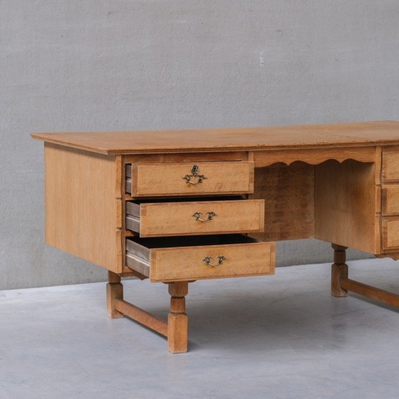 Image 1 of Deens eikenhouten bureau Mid Century, 1960