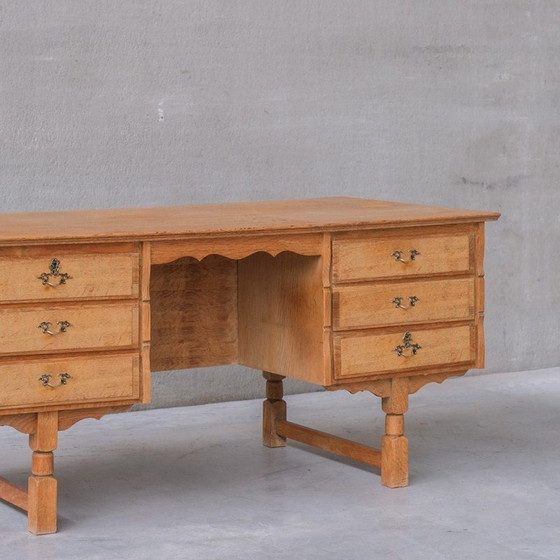 Image 1 of Deens eikenhouten bureau Mid Century, 1960