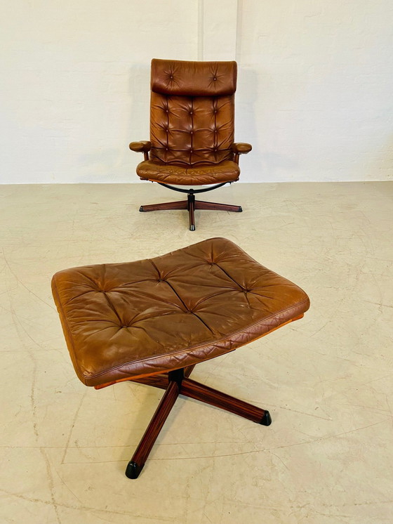 Image 1 of Vintage Zweedse Mid Century Gøte Møbler leren draaistoel
