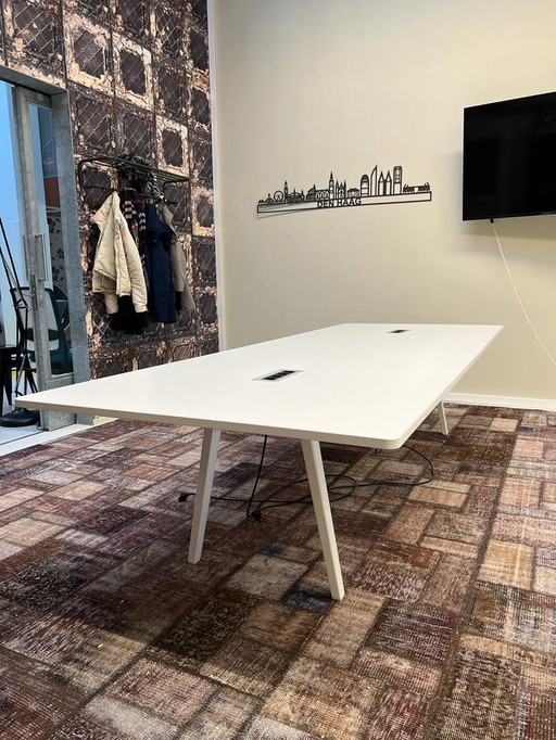 1x Vitra Rotax Power conference tables vergadertafel