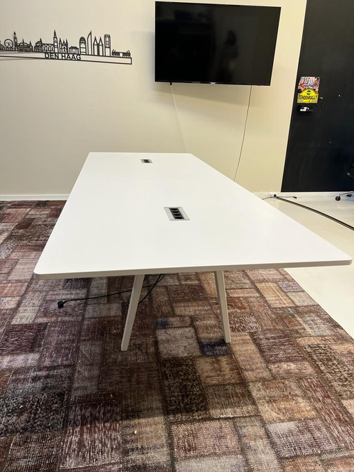 1x Vitra Rotax Power conference tables vergadertafel