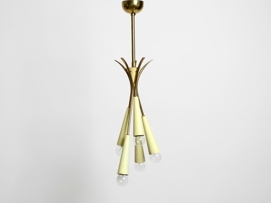 Image 1 of Zeldzame originele Mid Century Modern messing plafondlamp met vijf armen met kegels naar beneden