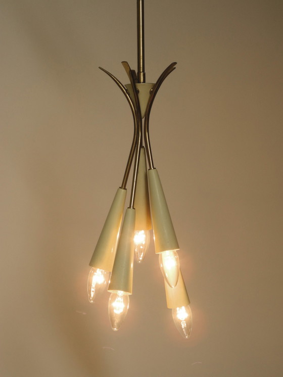 Image 1 of Zeldzame originele Mid Century Modern messing plafondlamp met vijf armen met kegels naar beneden