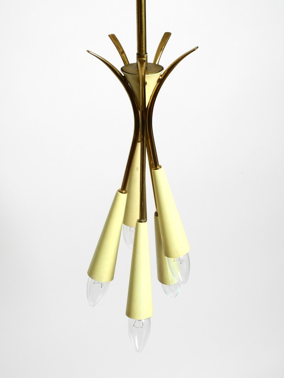 Image 1 of Zeldzame originele Mid Century Modern messing plafondlamp met vijf armen met kegels naar beneden