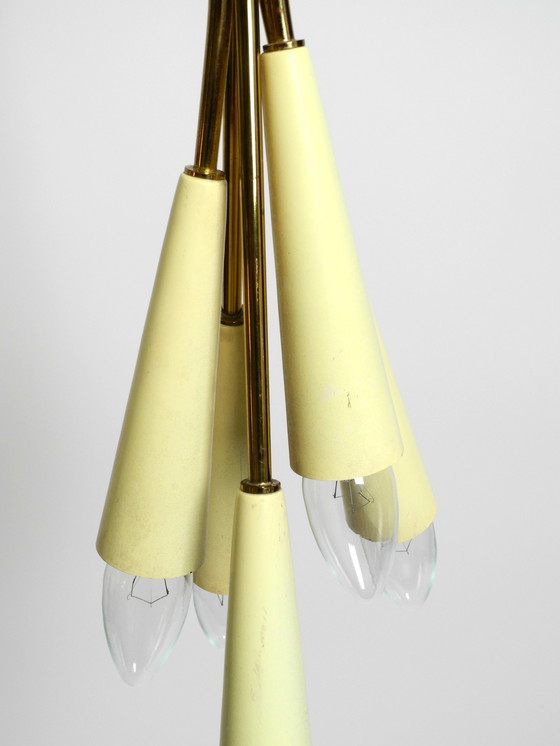 Image 1 of Zeldzame originele Mid Century Modern messing plafondlamp met vijf armen met kegels naar beneden