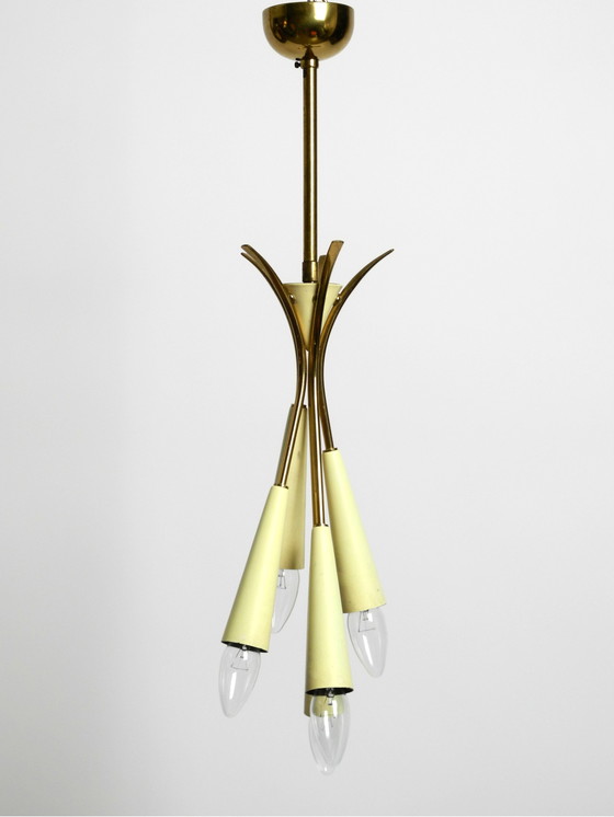 Image 1 of Zeldzame originele Mid Century Modern messing plafondlamp met vijf armen met kegels naar beneden