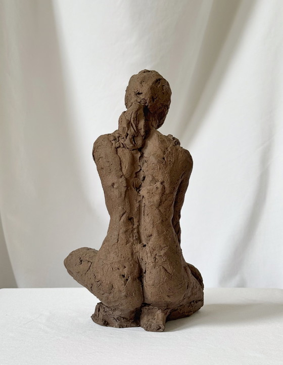 Image 1 of Yolande Ide - terracotta sculptuur van een naakte vrouw