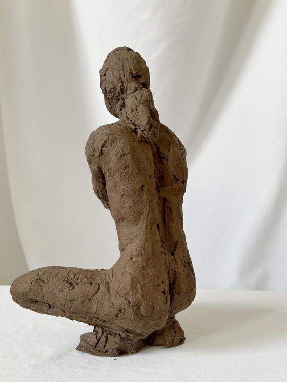 Image 1 of Yolande Ide - terracotta sculptuur van een naakte vrouw