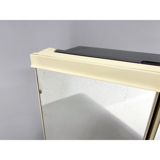 Image 1 of Vintage plastic wandkast met spiegel voor badkamer, 1960